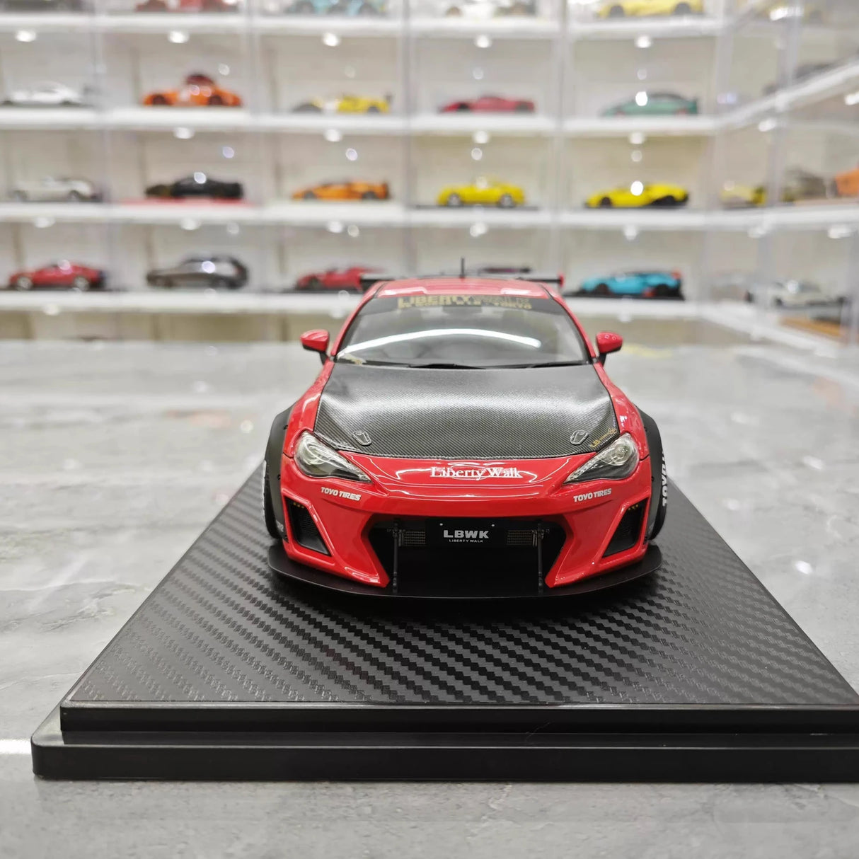 Ignition Toyota 2012 86 Subaru BRZ LBWK Red 1:18 – Resina Modelo de Resina Colecionável