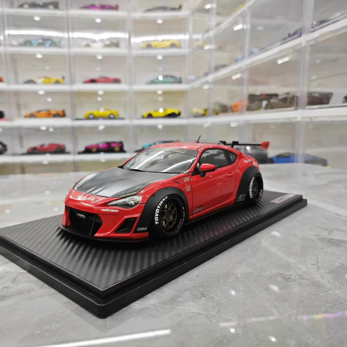 Ignition Toyota 2012 86 Subaru BRZ LBWK Red 1:18 – Resina Modelo de Resina Colecionável