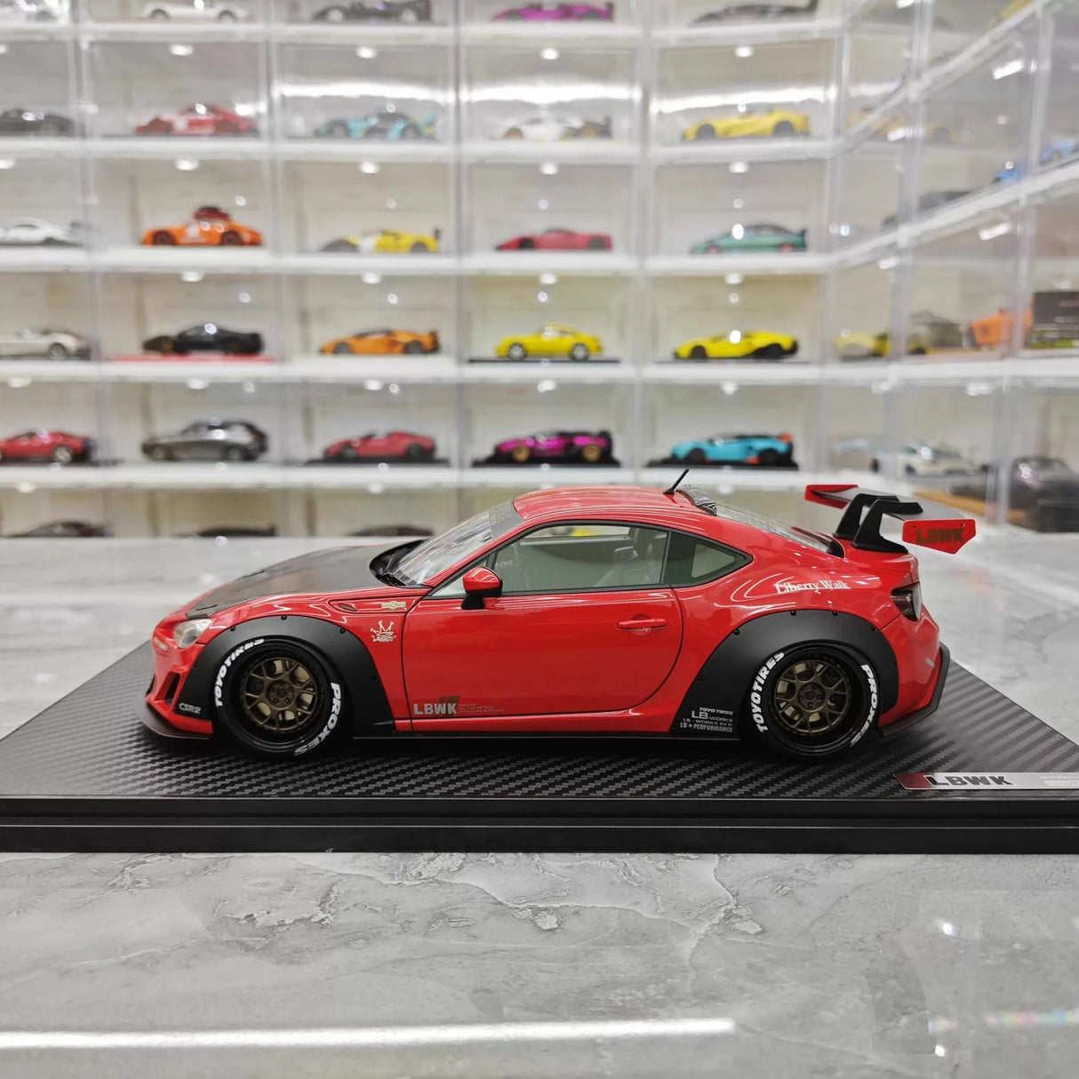 Ignition Toyota 2012 86 Subaru BRZ LBWK Red 1:18 – Resina Modelo de Resina Colecionável