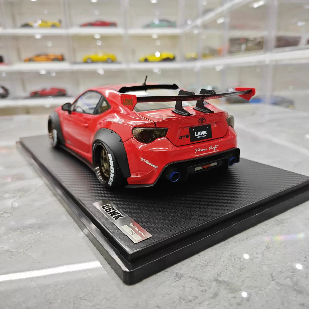 Ignition Toyota 2012 86 Subaru BRZ LBWK Red 1:18 – Resina Modelo de Resina Colecionável