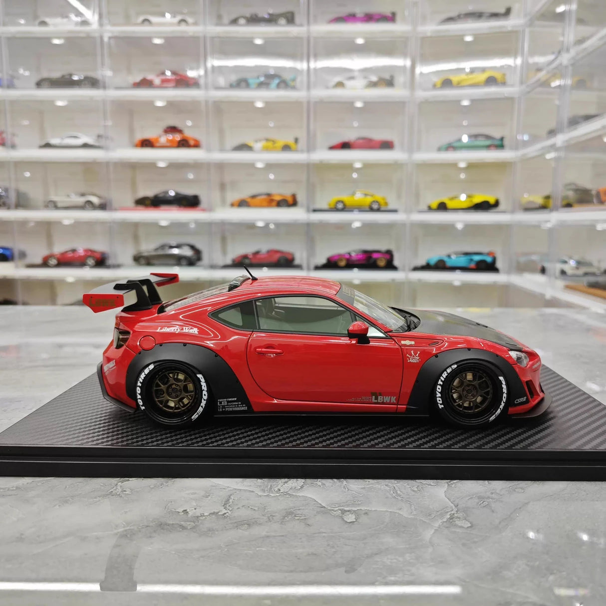 Ignition Toyota 2012 86 Subaru BRZ LBWK Red 1:18 – Resina Modelo de Resina Colecionável