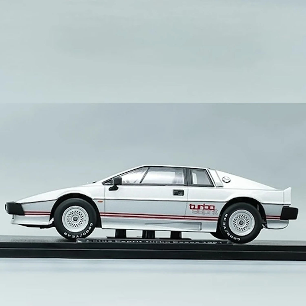 KK المقياس Lotus 1990 Esprit Silver 1:18 – نموذج معدني قابل للجمع مصبوب.