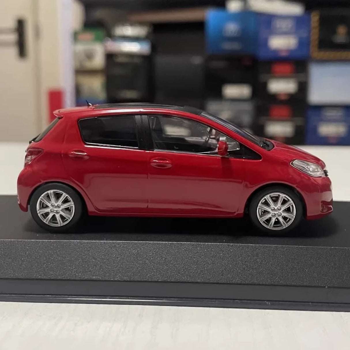 Kyosho Toyota 2010 Yaris XP130 Red 1:43 – Collectible Diecast Model Die-Cast