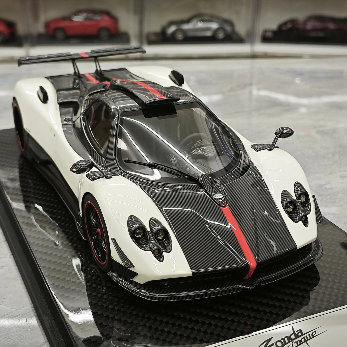 카쉬 Pagani 2009 Zonda 친크 쿠페 화이트 1:18 – 수집용 레진 모델 레진