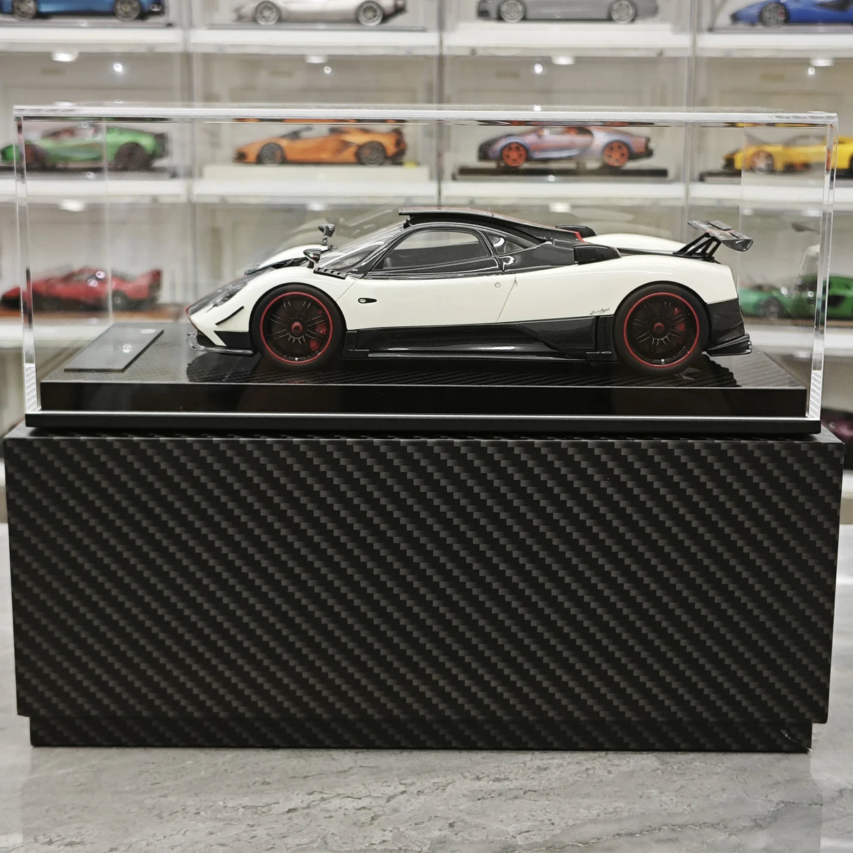 카쉬 Pagani 2009 Zonda 친크 쿠페 화이트 1:18 – 수집용 레진 모델 레진