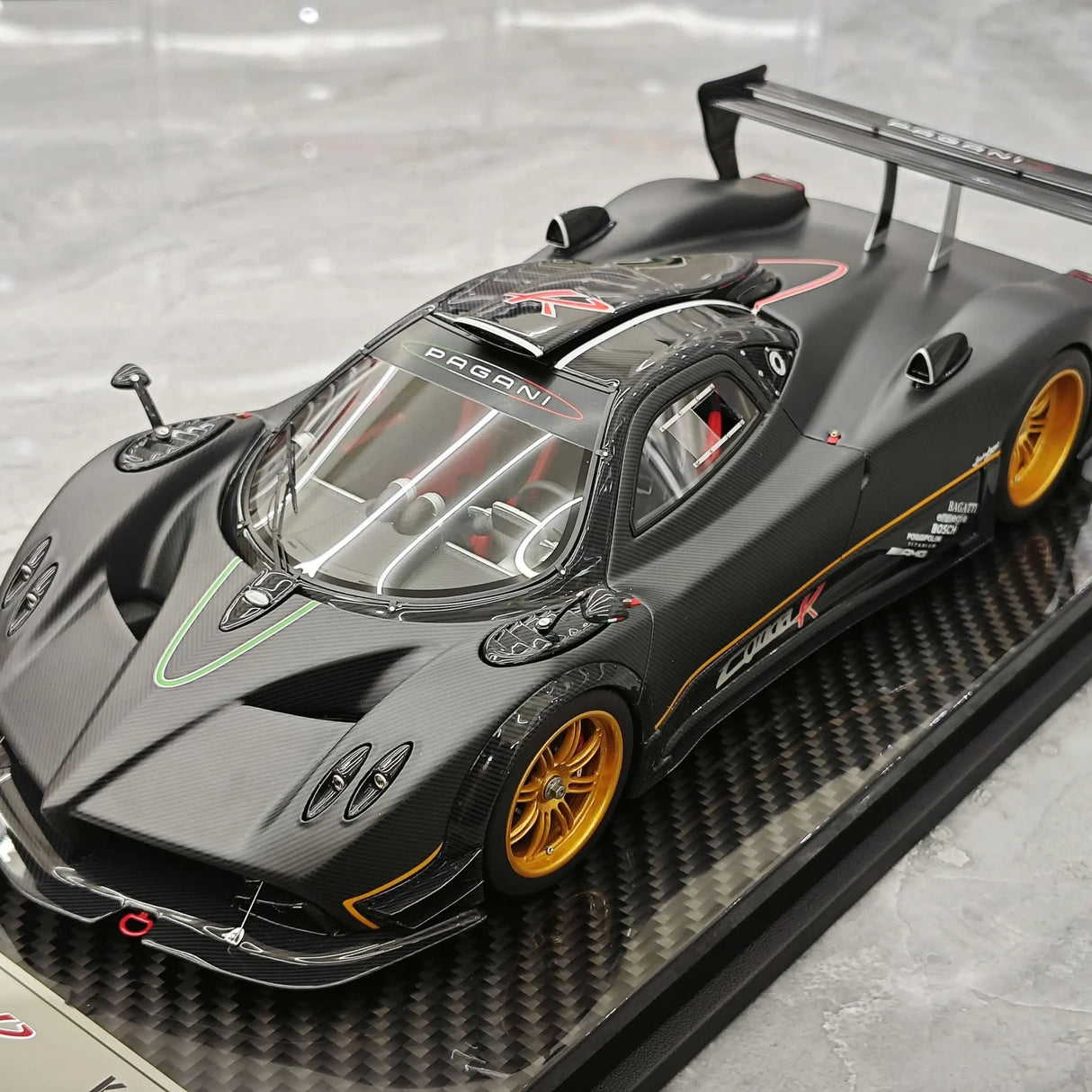 Kash Pagani 2009 Zonda R Matte Black 1:18 – Modello in resina collezionabile