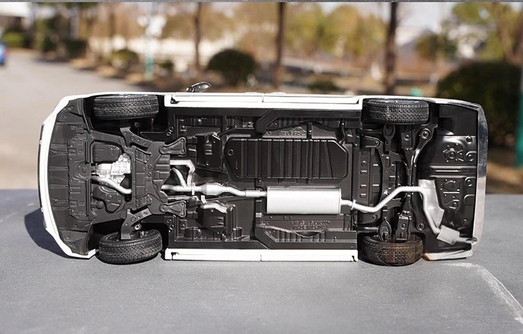 KengFai Lexus 2020 LM 300h branco 1:18 – modelo de coleção em metal fundido