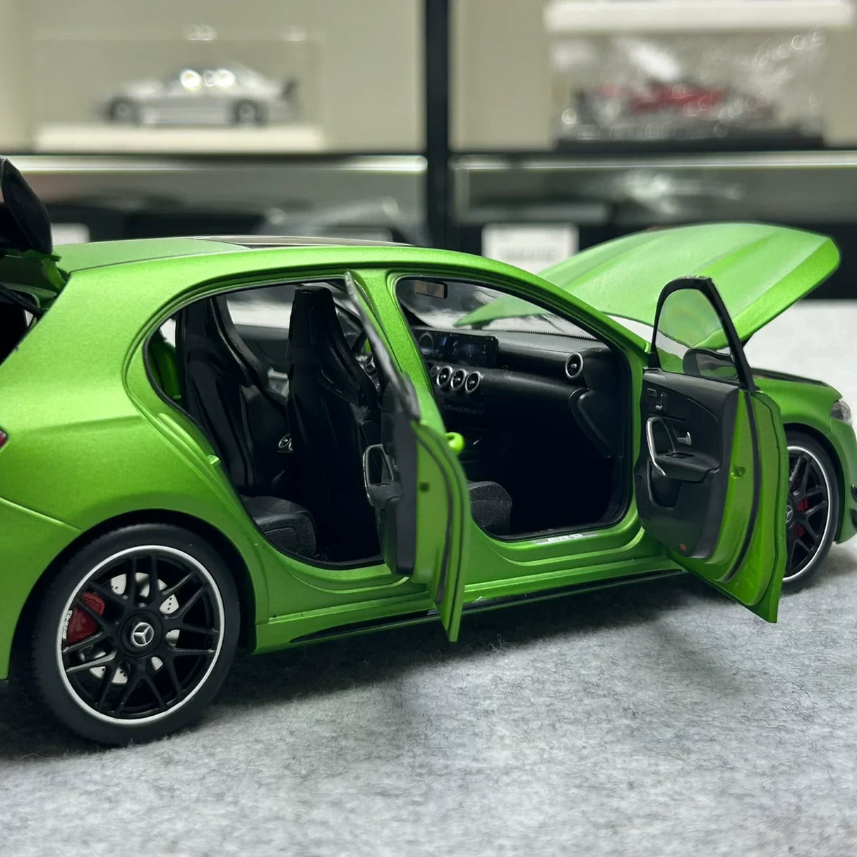 كيلوووركس Mercedes-AMG 2023 A 45 S W177 Green 1:18 – نموذج راتنج قابل للجمع