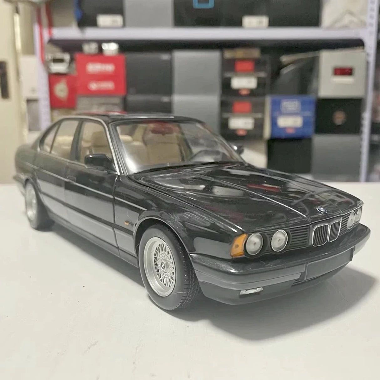 Minichamps BMW 1988 E34 535i بلاك 1:18 – نموذج معدني قابل للجمع من القالب المصبوب