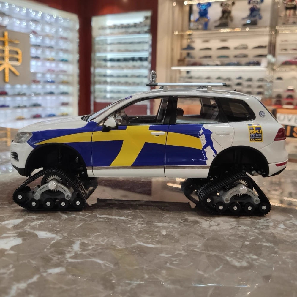 Kyosho Volkswagen 2010 Touareg Snowareg Sweden 1:18 – Collectible Diecast Model Die-Cast