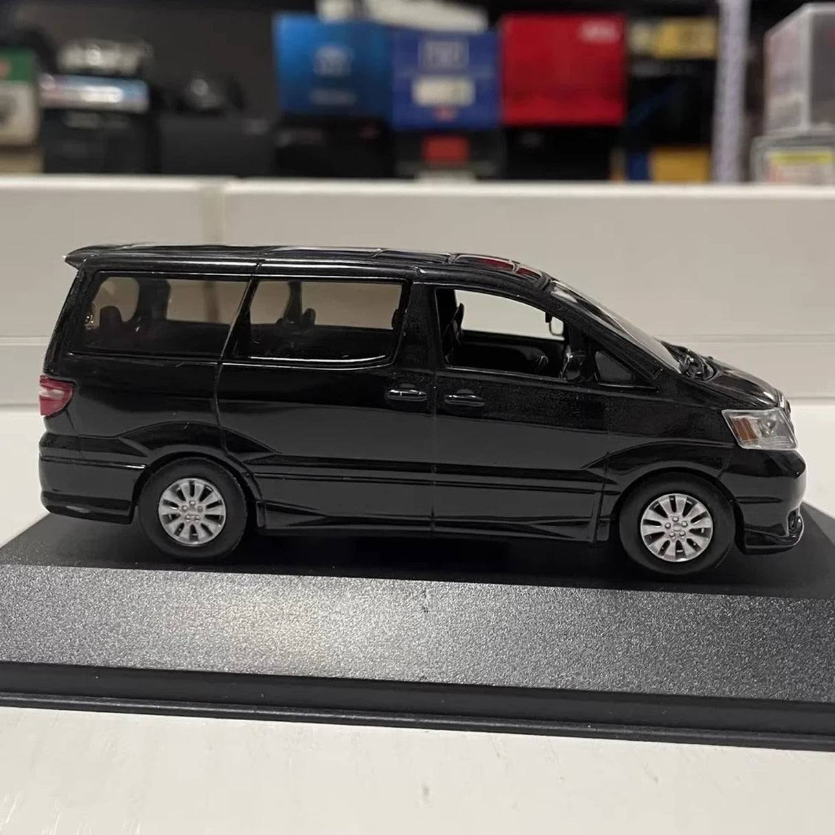 Kyosho Toyota 2002 Alphard Black 1:43 – Collectible Diecast Model Die-Cast