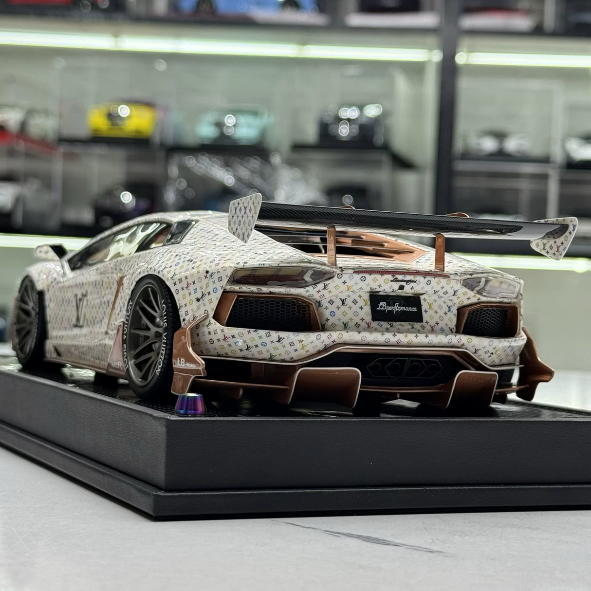 LBWK Lamborghini 2011 Aventador LB-ووركس بلون LV 1:18 – راتنج نموذجي قابل للجمع