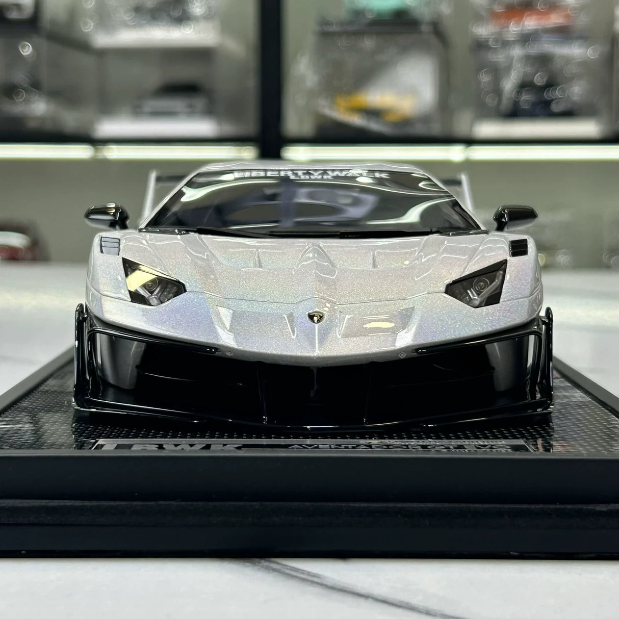 LBWK Lamborghini 2011 Aventador LP700-4 LB-Silhouette Works GT EVO White 1:18 – Resina da collezione per modelli in resina