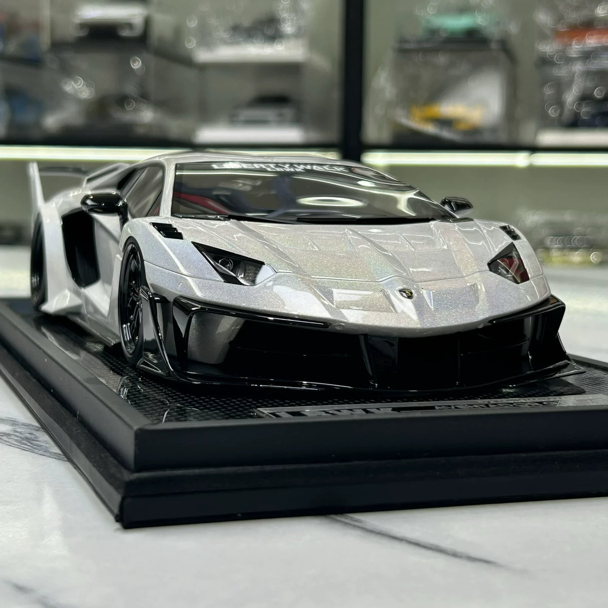 LBWK Lamborghini 2011 Aventador LP700-4 LB-Silhouette Works GT EVO White 1:18 – Resina da collezione per modelli in resina