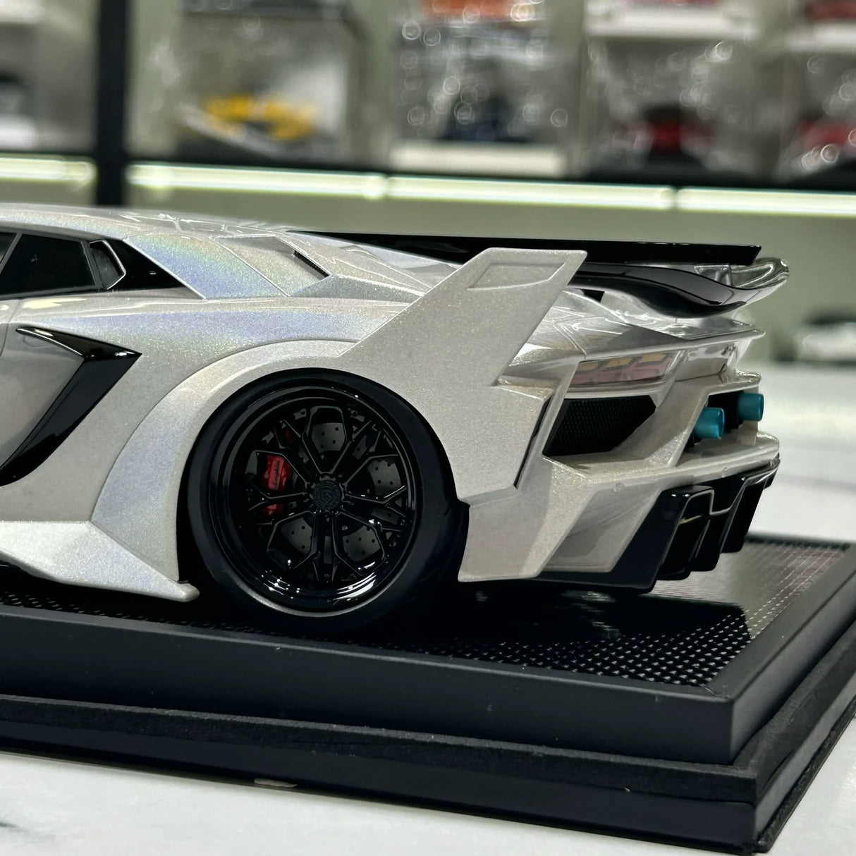 LBWK Lamborghini 2011 Aventador LP700-4 LB-Silhouette Works GT EVO White 1:18 – Resina da collezione per modelli in resina
