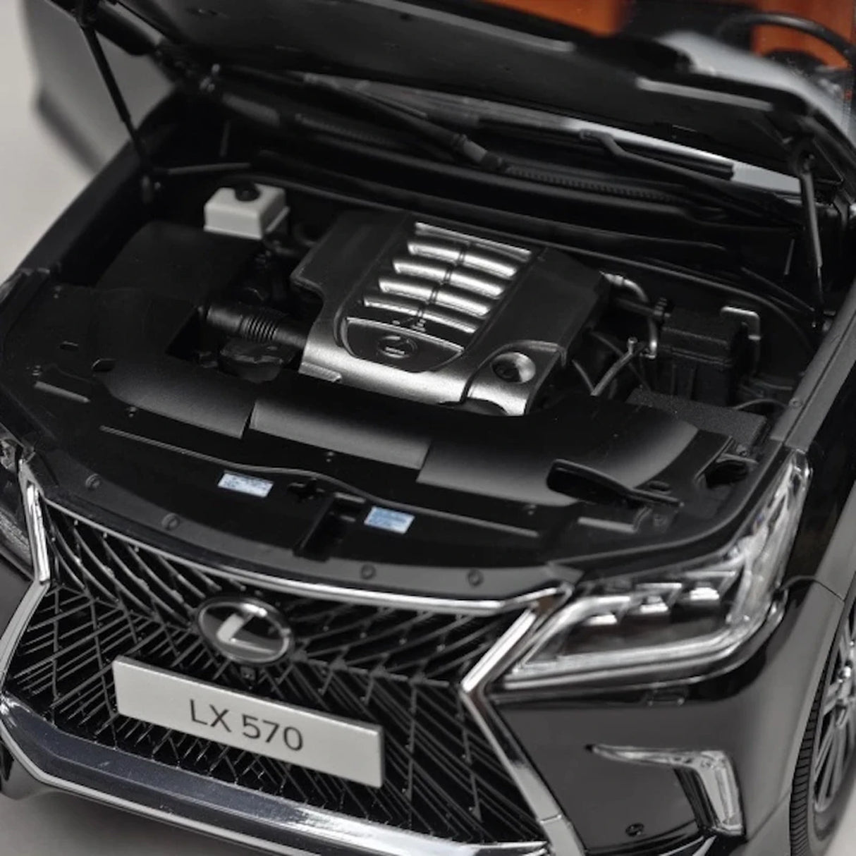 LCD Lexus 2018 LX 570 Black 1:18 – Collectible Diecast Model Die-Cast
