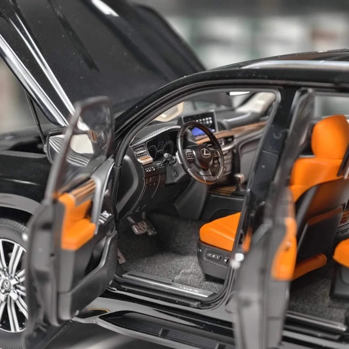 LCD Lexus 2018 LX 570 Black 1:18 – Collectible Diecast Model Die-Cast