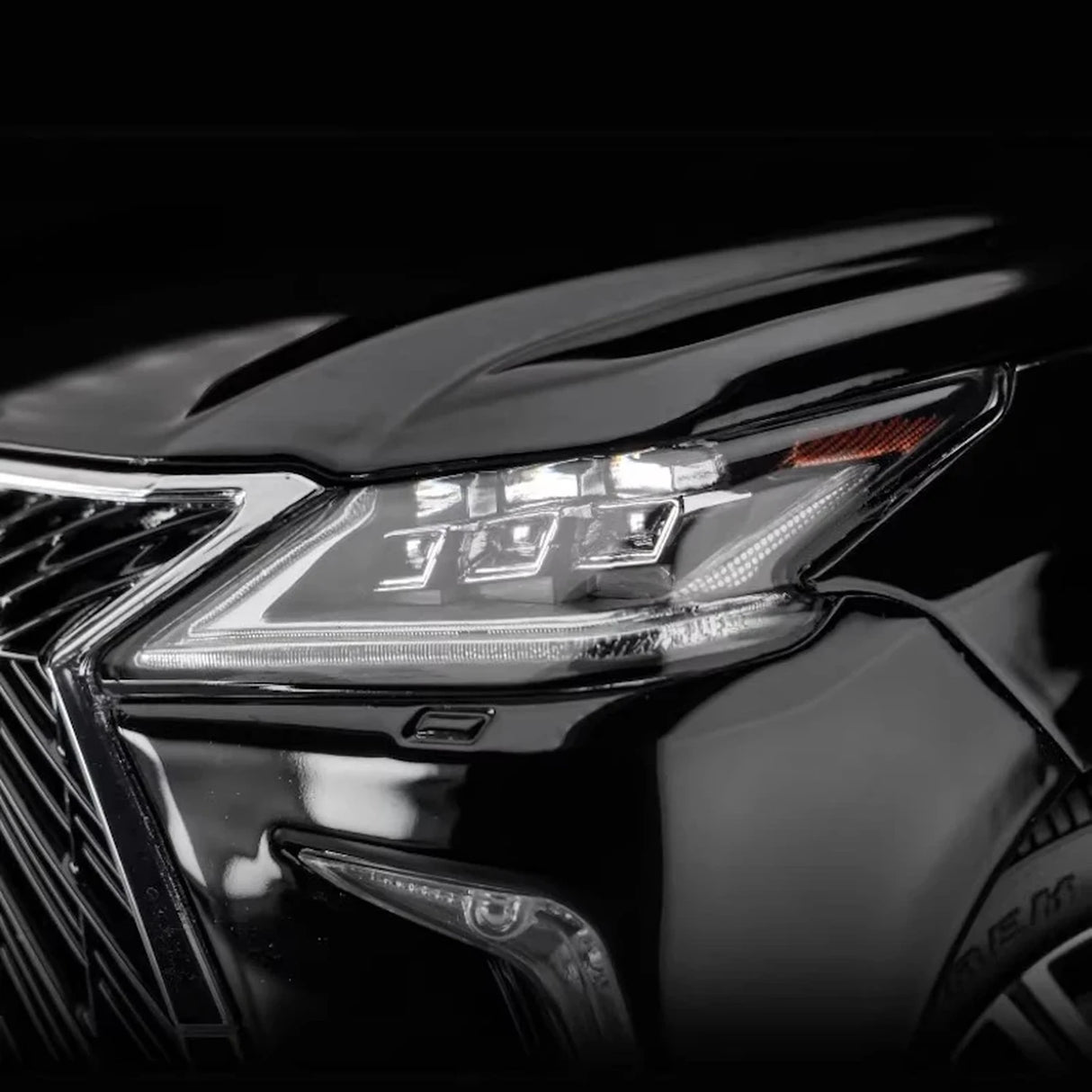 LCD Lexus 2018 LX 570 Black 1:18 – Collectible Diecast Model Die-Cast