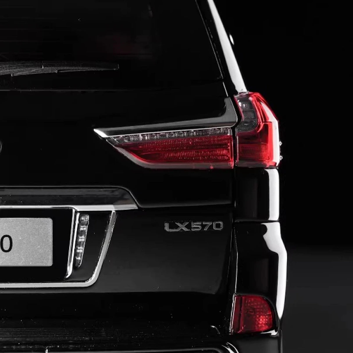 LCD Lexus 2018 LX 570 Black 1:18 – Collectible Diecast Model Die-Cast