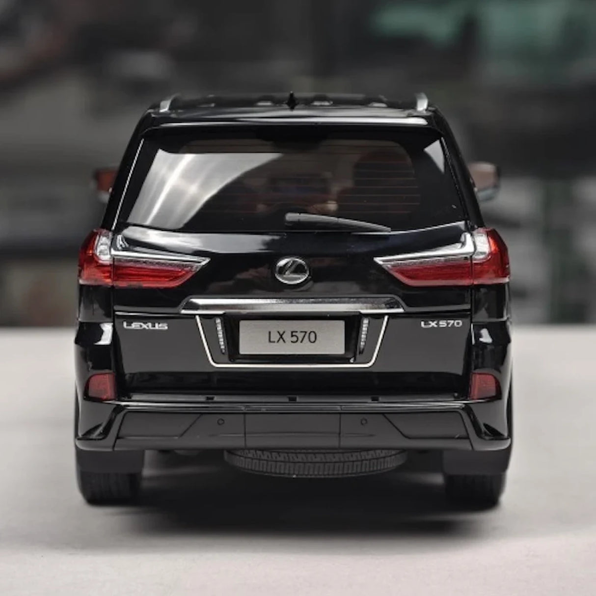 LCD Lexus 2018 LX 570 Black 1:18 – Collectible Diecast Model Die-Cast