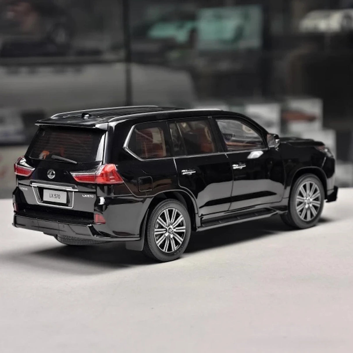 LCD Lexus 2018 LX 570 Black 1:18 – Collectible Diecast Model Die-Cast