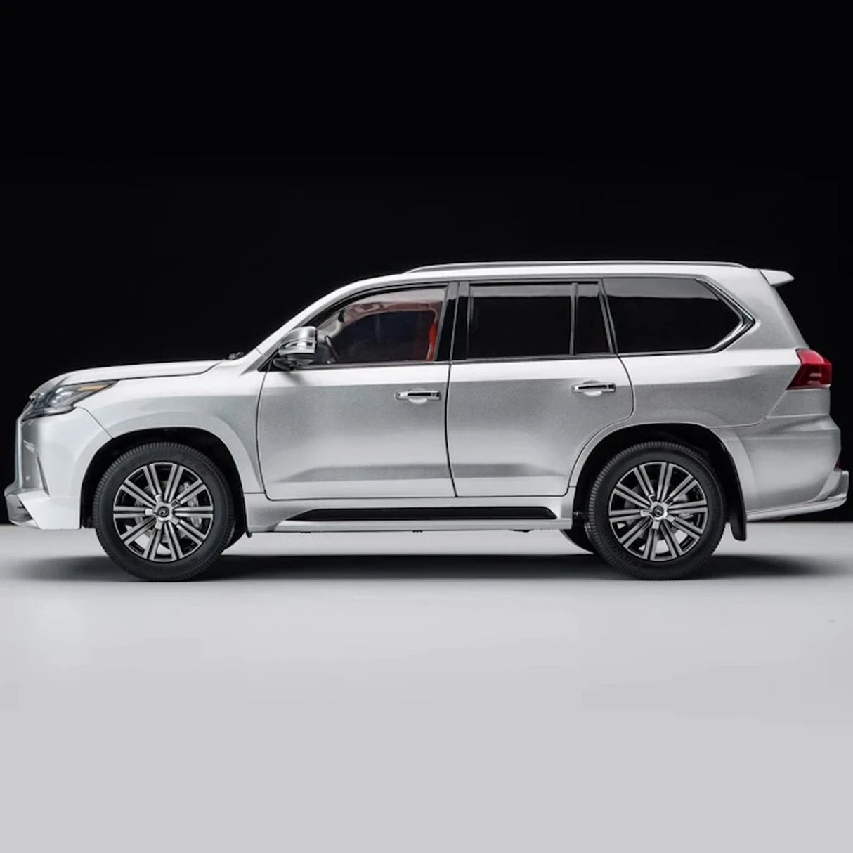 LCD Lexus 2018 LX 570 Silver 1:18 – Collectible Diecast Model Die-Cast