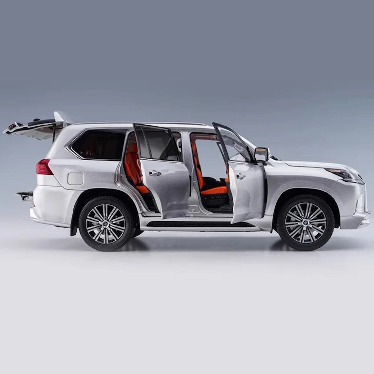 LCD Lexus 2018 LX 570 Silver 1:18 – Collectible Diecast Model Die-Cast