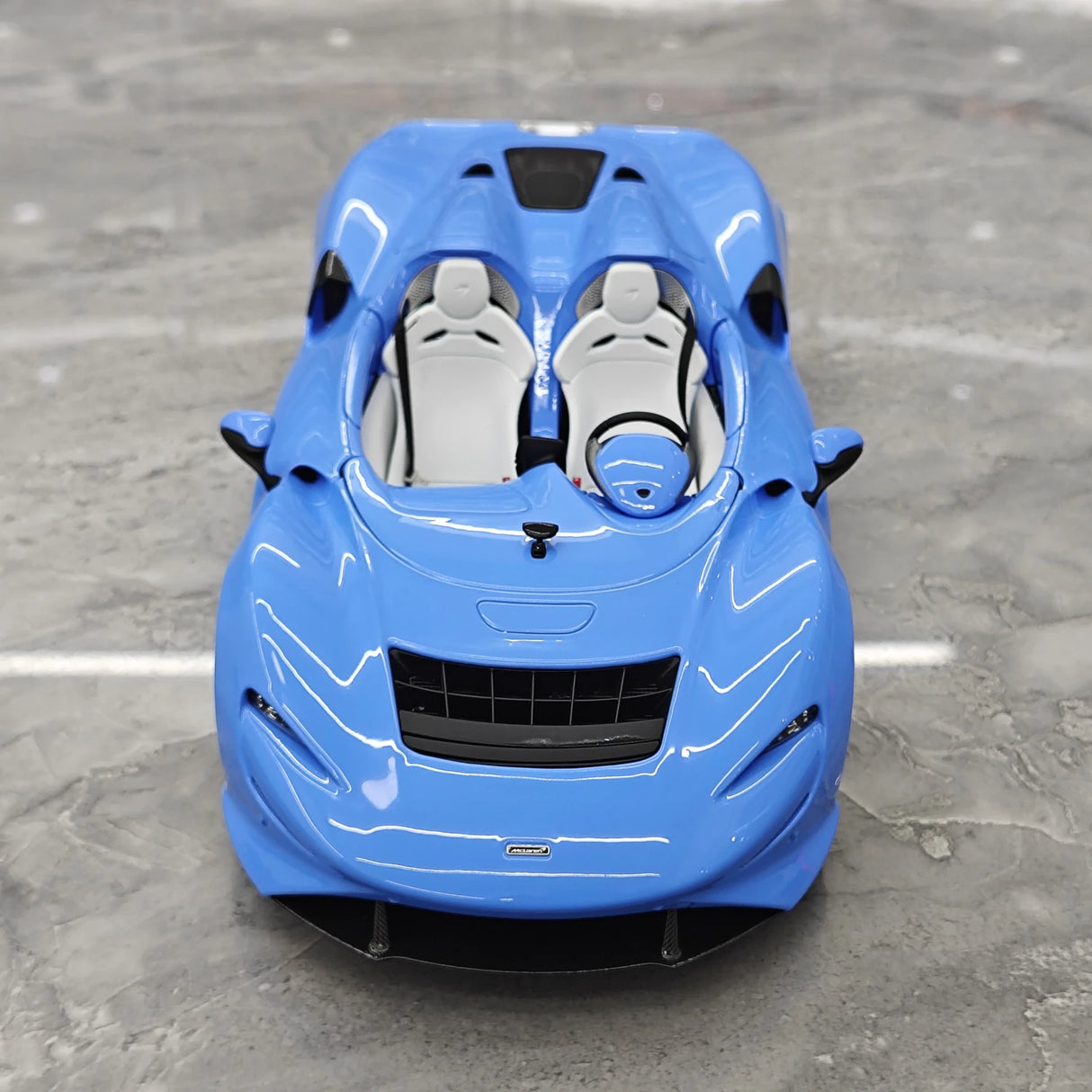 LCD McLaren 2020 Elva Light Blue 1:18 – Modello da collezione pressofuso