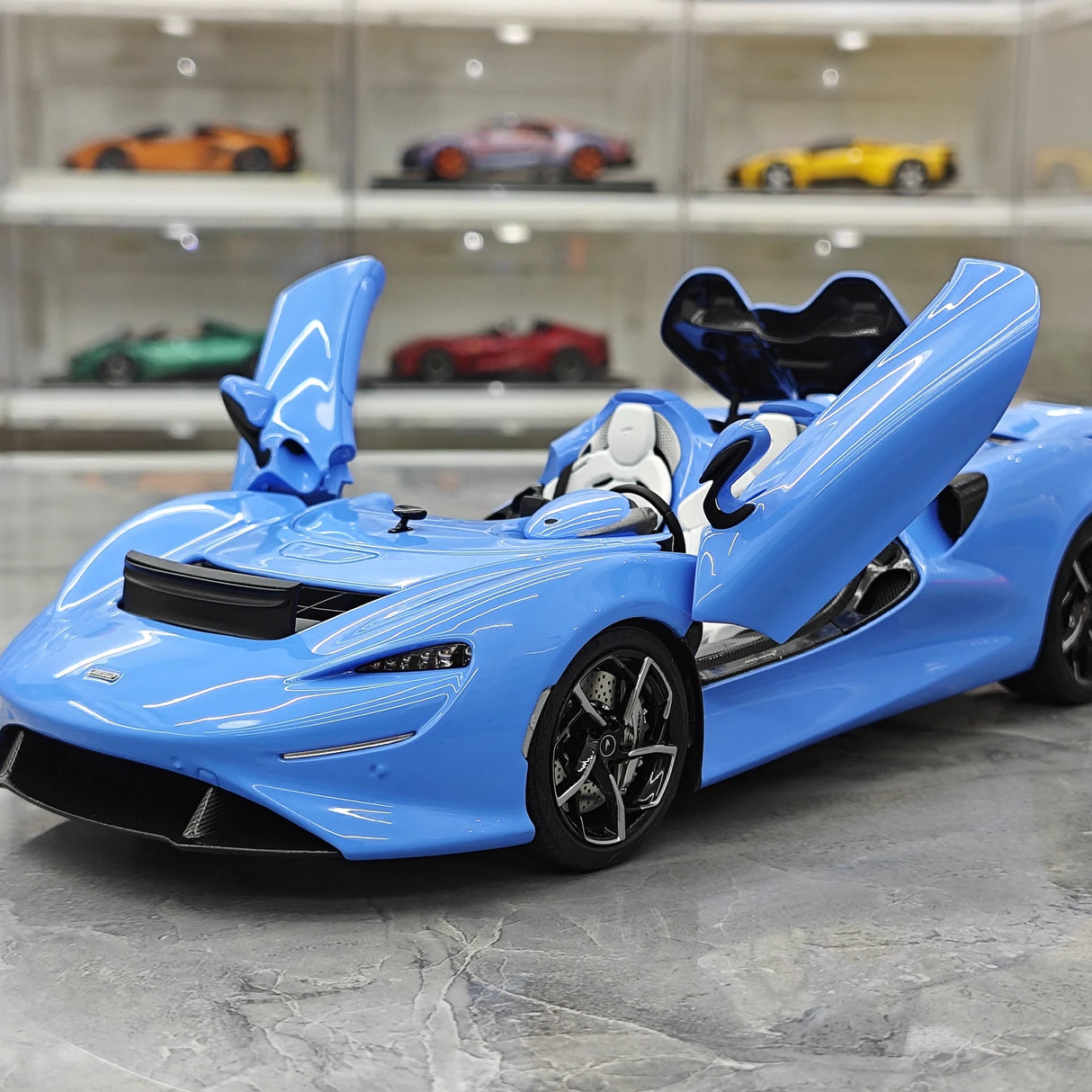 LCD McLaren 2020 Elva Light Blue 1:18 – Modello da collezione pressofuso