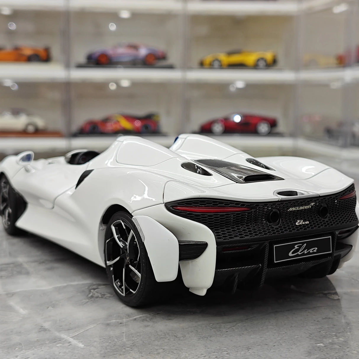 LCD McLaren 2020 Elva White 1:18 – Modelo de fundición a presión coleccionable