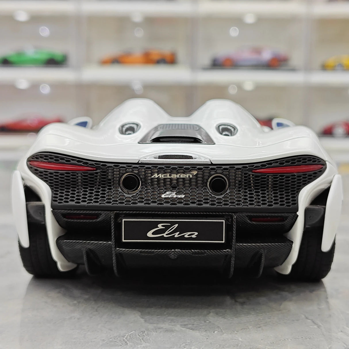 LCD McLaren 2020 Elva White 1:18 – Modelo de fundición a presión coleccionable