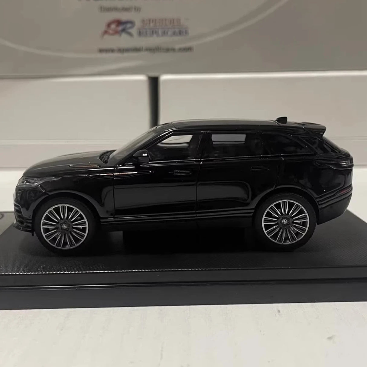 LCD Land Rover 2017 Range Rover Velar Black 1:43 – Collectible Diecast Model Die-Cast