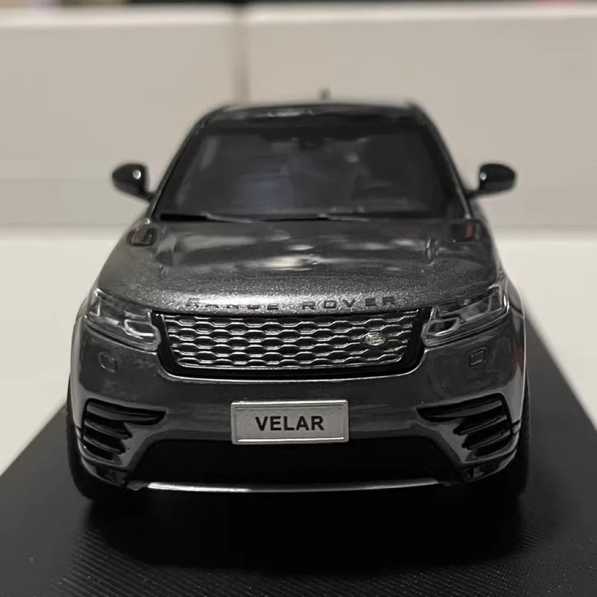 LCD Land Rover 2017 Range Rover Velar Gray 1:43 – Collectible Diecast Model Die-Cast