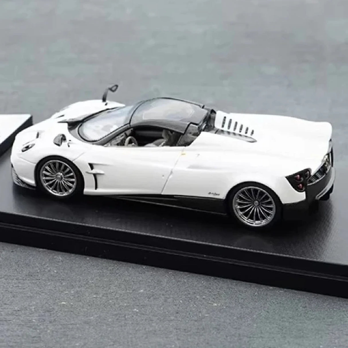 LCD Pagani 2017 Huayra Roadster White 1:43 – Collectible Diecast Model Die-Cast