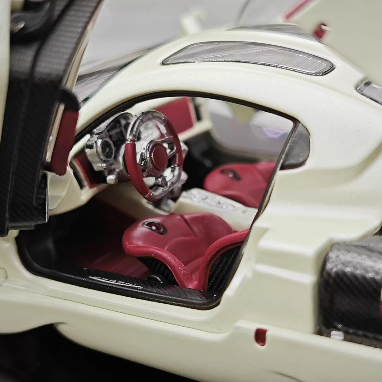 LCD Pagani 2023 Utopia White 1:43 – Collectible Diecast Model Die-Cast
