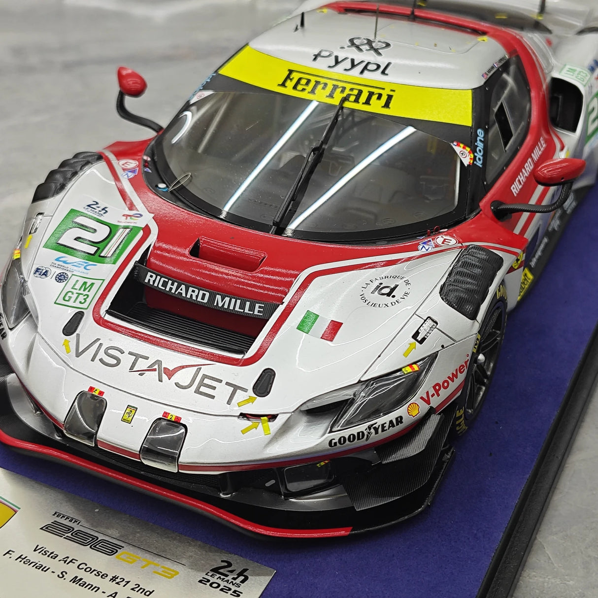 Ferrari 2025 296 LMGT3 Vista AF Corse #21 1:18 Sammelmodell aus Resin von Look Smart – Ansicht 11