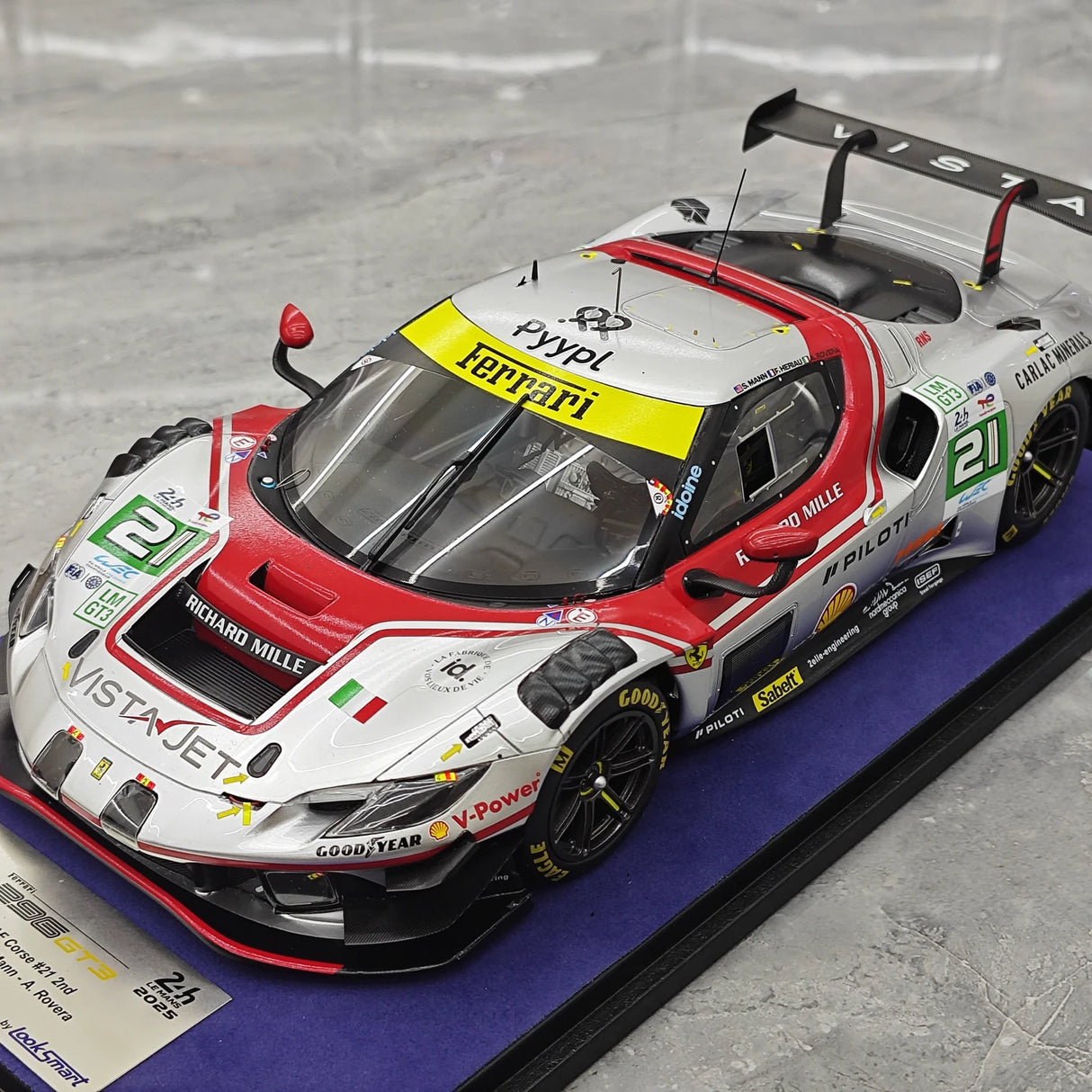Ferrari 2025 296 LMGT3 Vista AF Corse #21 1:18 Sammelmodell aus Harz von Look Smart – Ansicht 4
