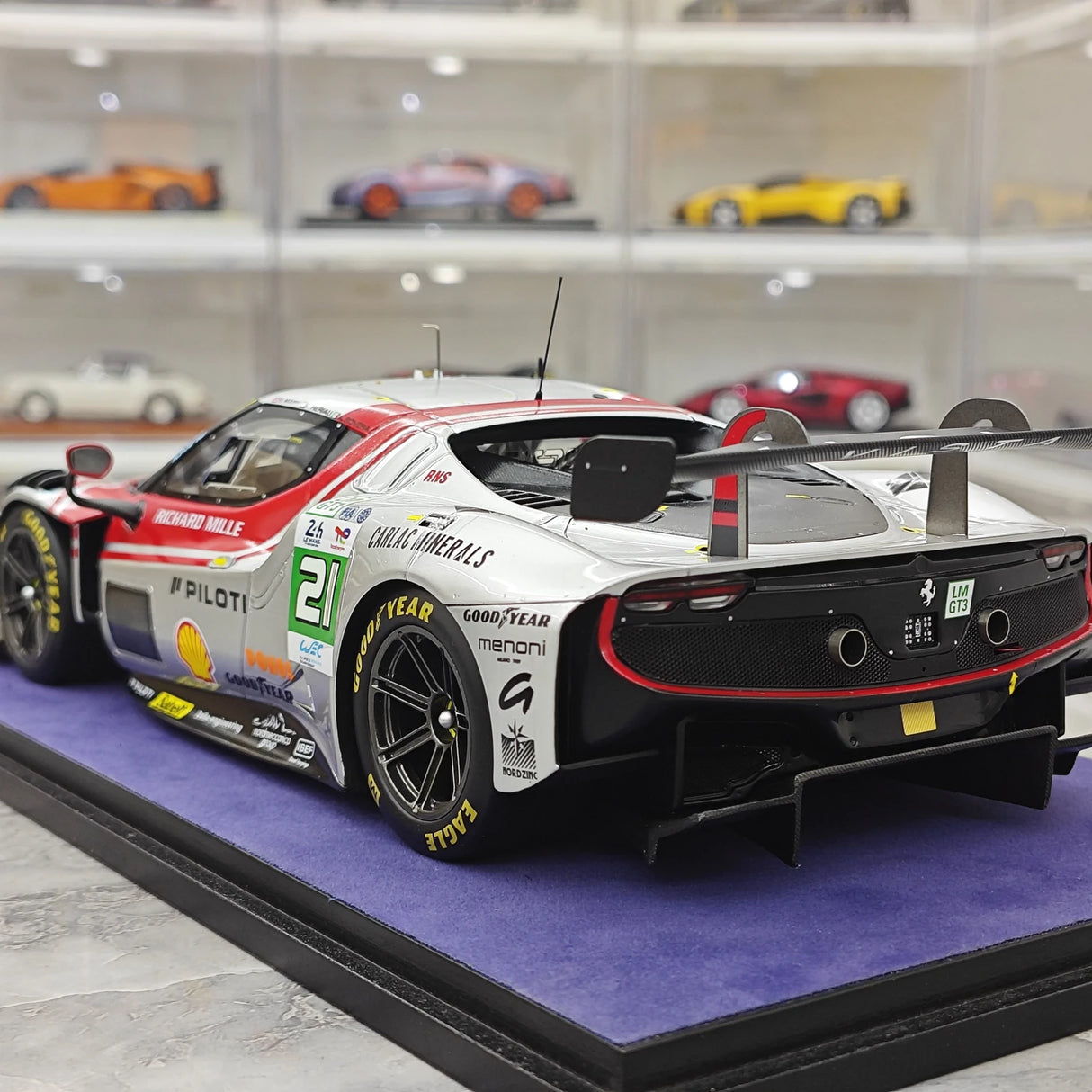 Ferrari 2025 296 LMGT3 Vista AF Corse #21 1:18 Sammelmodell aus Resin von Look Smart – Ansicht 6