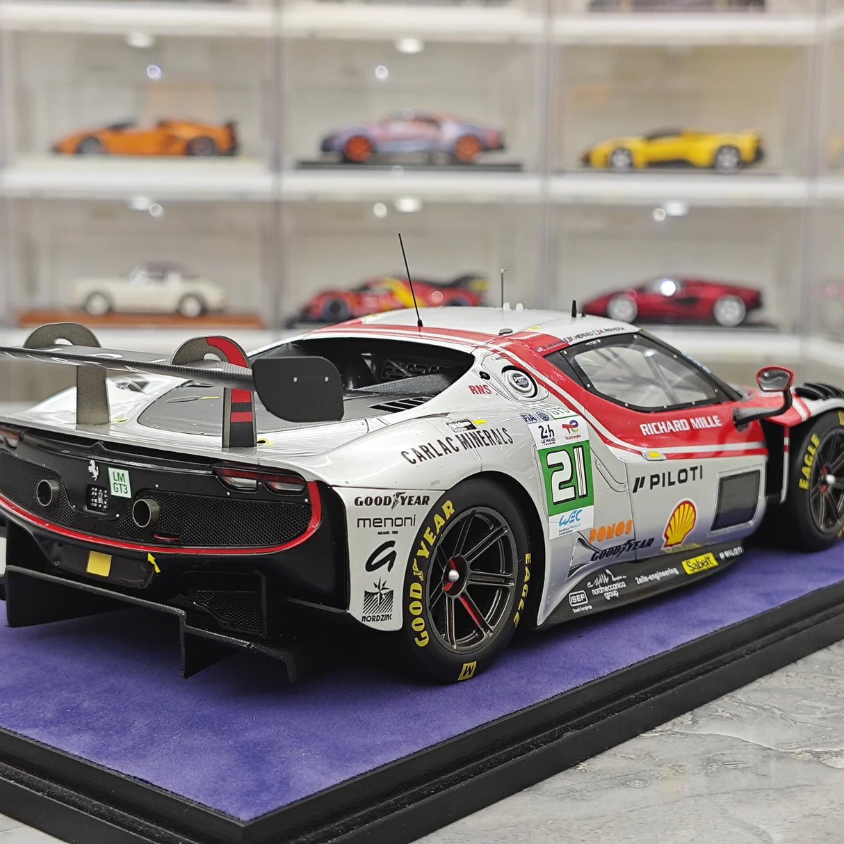 Ferrari 2025 296 LMGT3 Vista AF Corse #21 1:18 Sammlermodell aus Resin von Look Smart – Ansicht 8