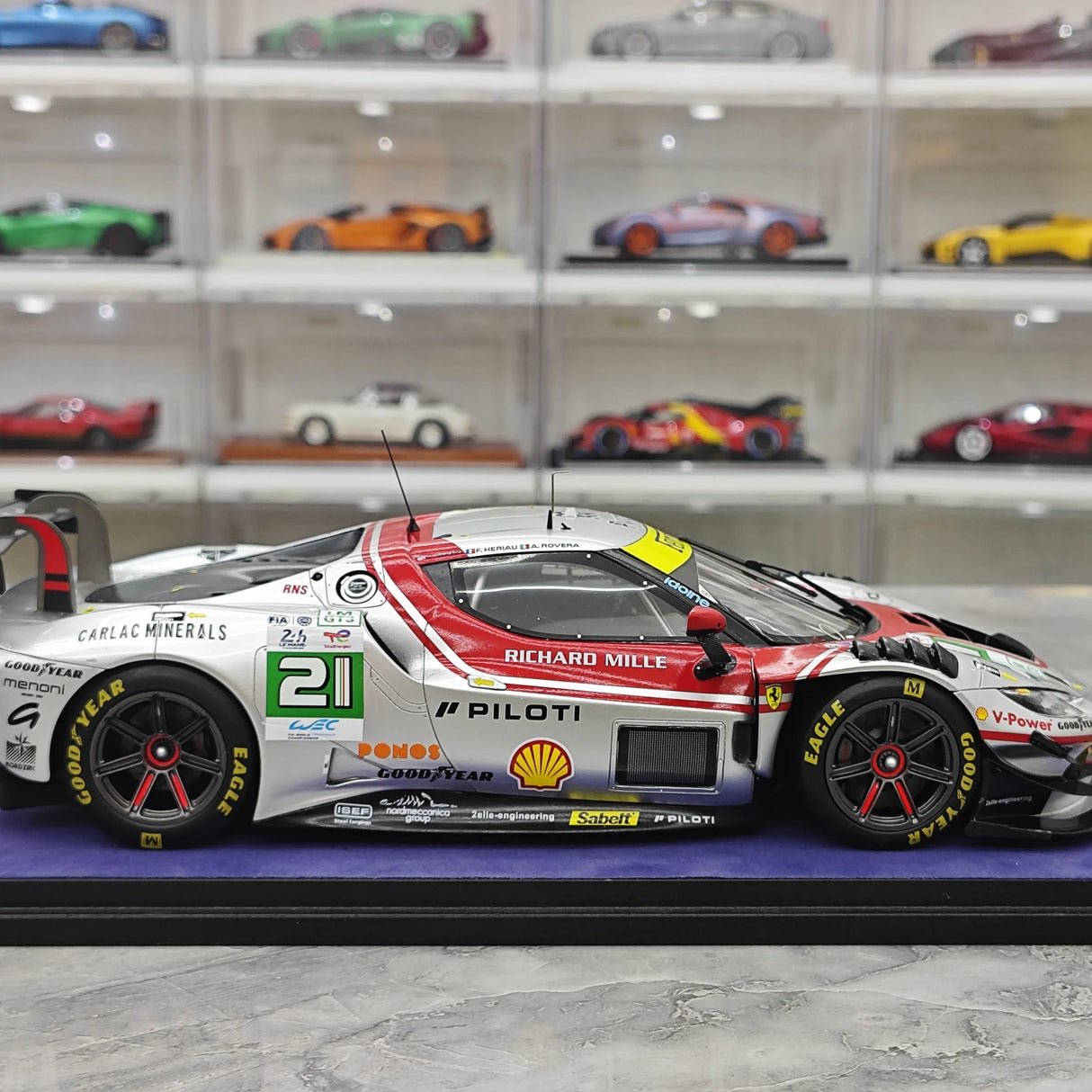 Ferrari 2025 296 LMGT3 Vista AF Corse #21 1:18 Sammlermodell aus Resin von Look Smart – Ansicht 9