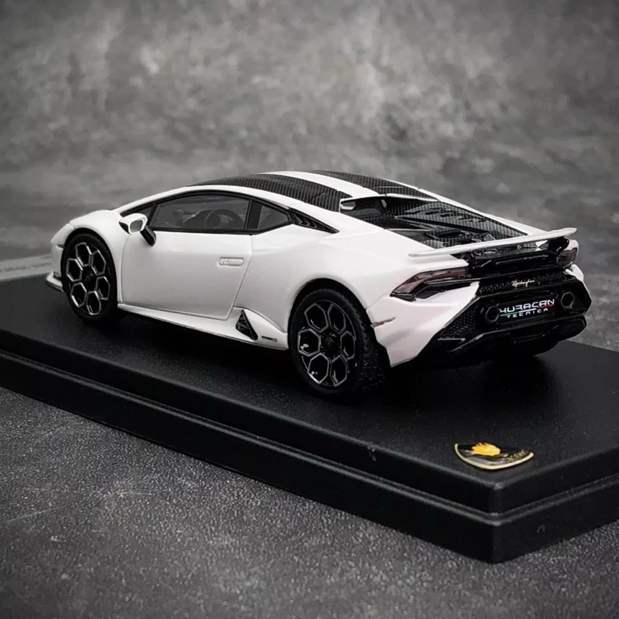 Look Smart Lamborghini 2022 Huracan LP640-2 Tecnica White 1:43 – Collectible Resin Model Resin