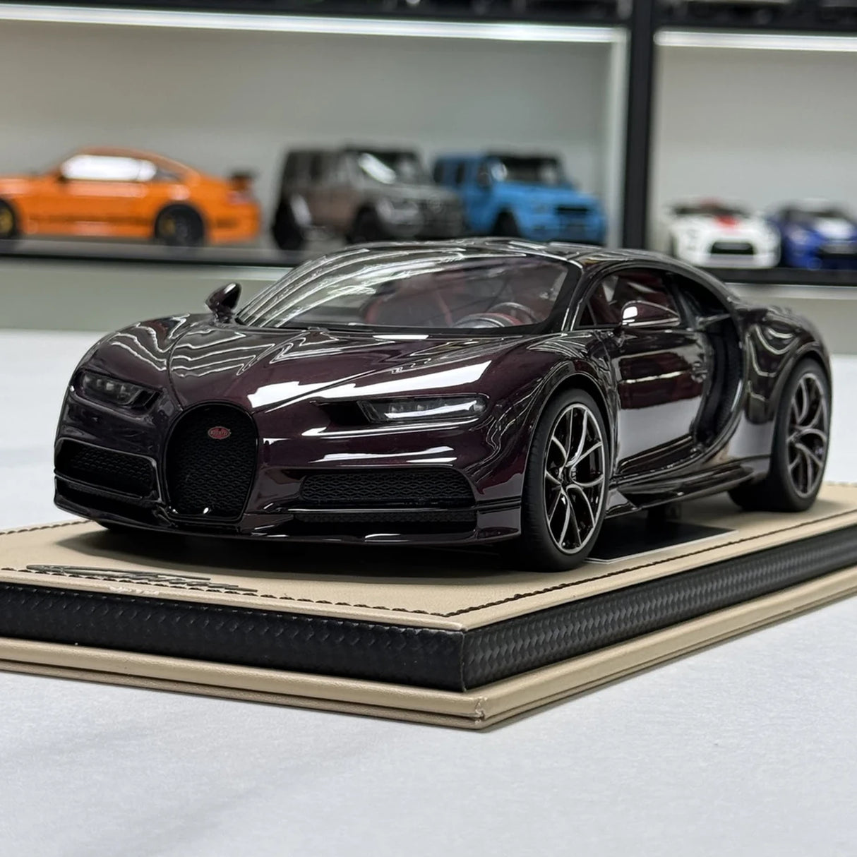 MR Kokoelma Bugatti 2016 Chiron Purple 1:18 – keräilyhartsimallihartsi (MR Collection)