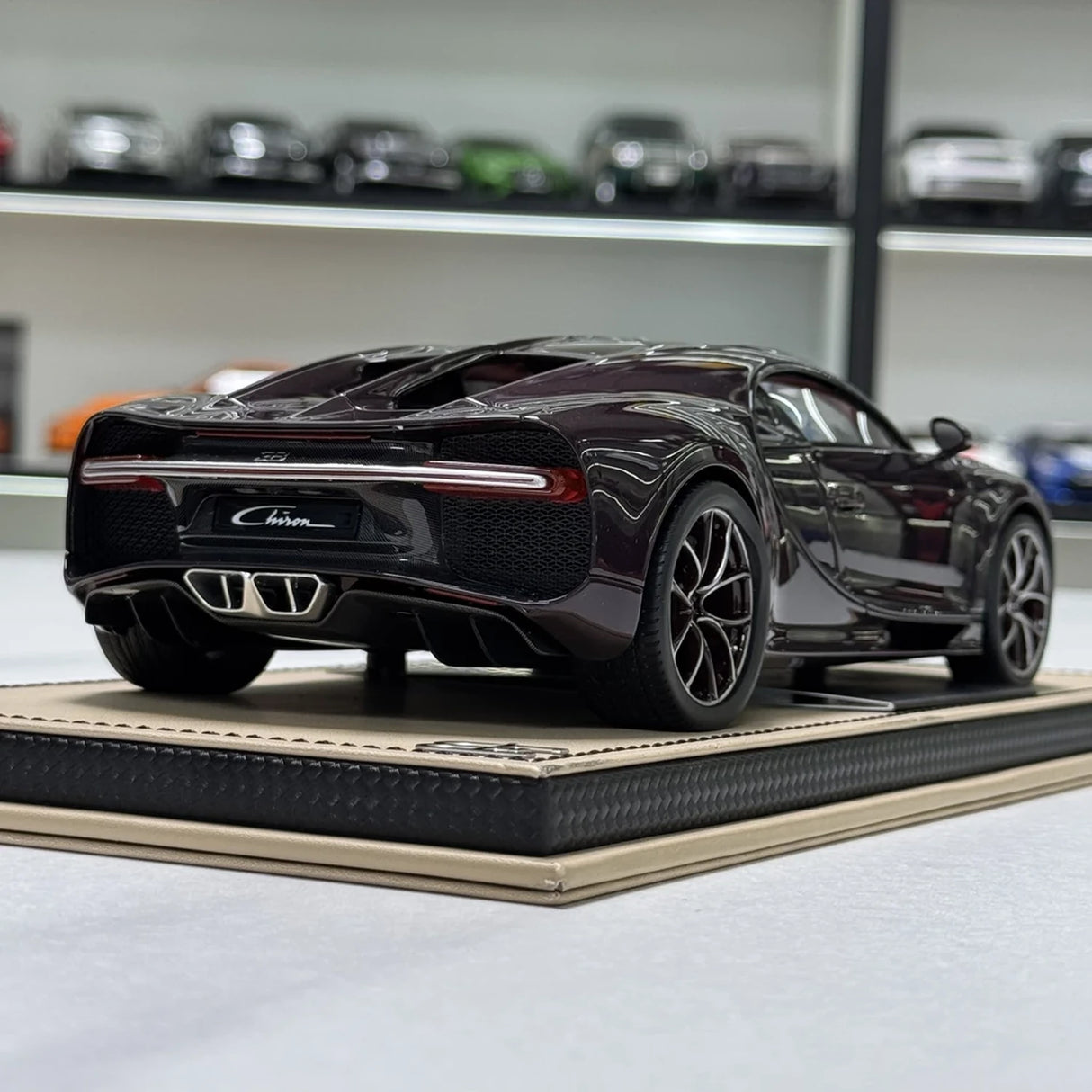 MR Kokoelma Bugatti 2016 Chiron Purple 1:18 – keräilyhartsimallihartsi (MR Collection)