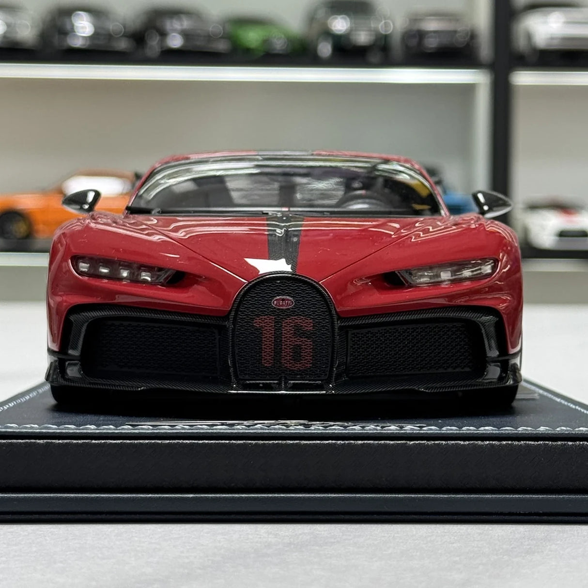 مجموعة MR Bugatti 2020 Chiron Pur Sport Red 1:18 – راتنج موديل راتنج قابل للجمع (MR Collection)