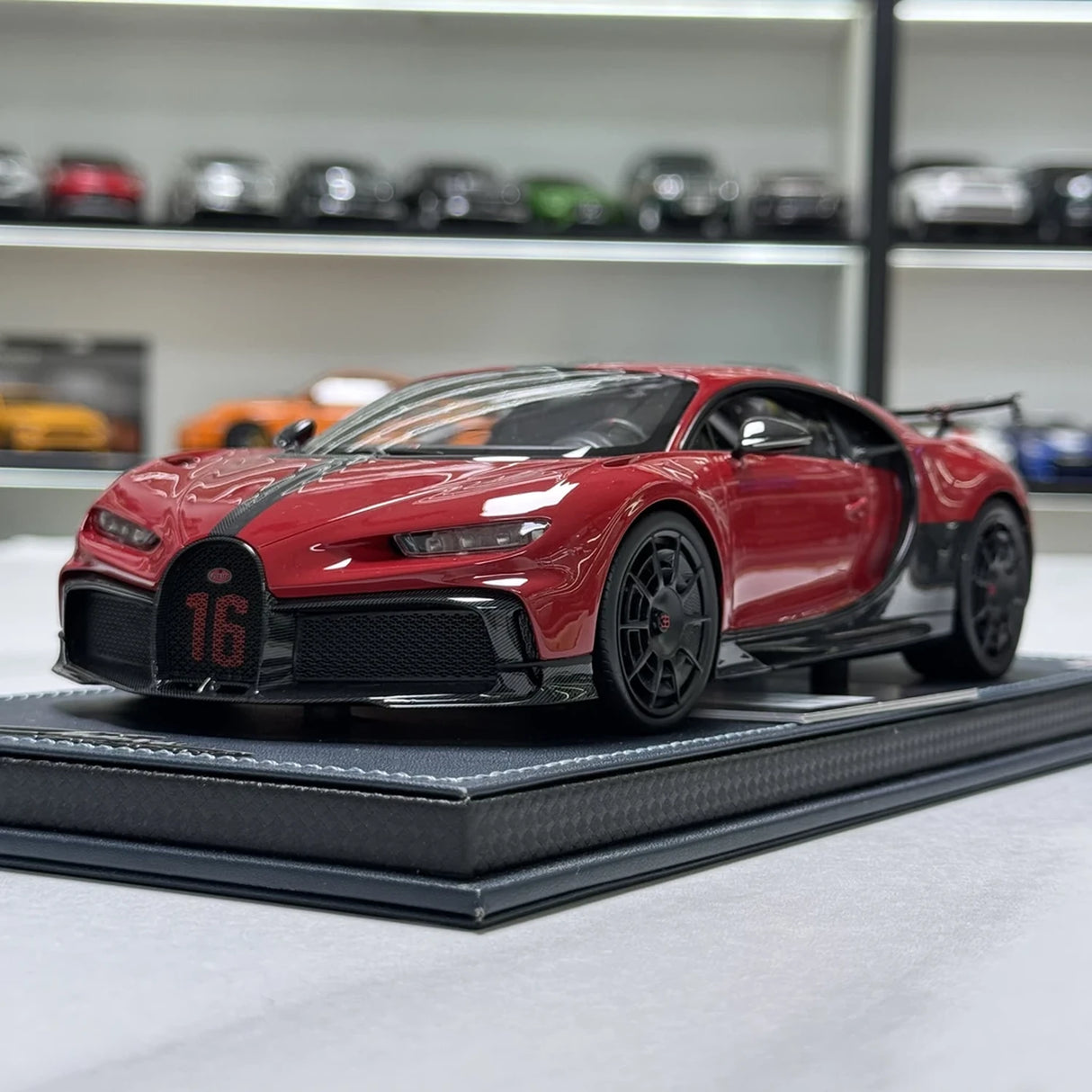 مجموعة MR Bugatti 2020 Chiron Pur Sport Red 1:18 – راتنج موديل راتنج قابل للجمع (MR Collection)
