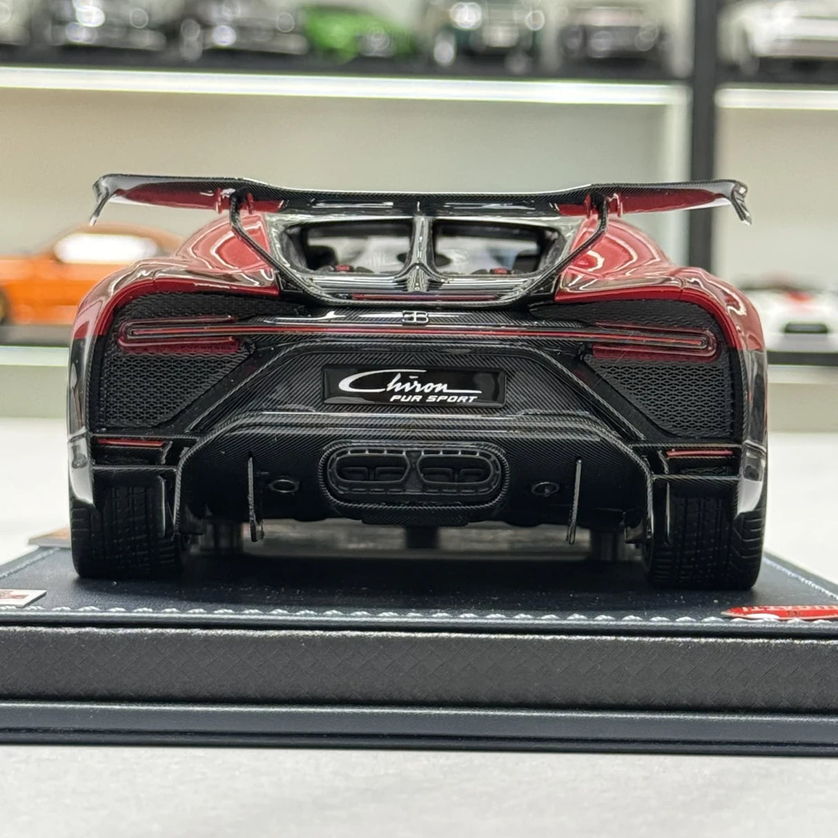 مجموعة MR Bugatti 2020 Chiron Pur Sport Red 1:18 – راتنج موديل راتنج قابل للجمع (MR Collection)