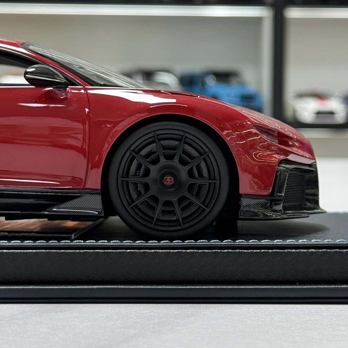 مجموعة MR Bugatti 2020 Chiron Pur Sport Red 1:18 – راتنج موديل راتنج قابل للجمع (MR Collection)