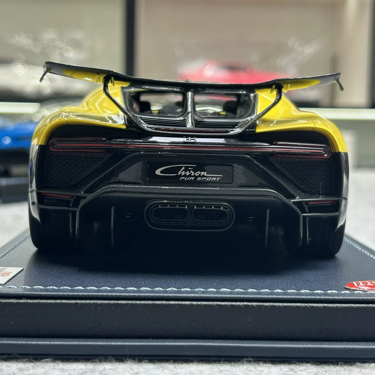 مجموعة MR Bugatti 2020 Chiron Pur Sport Yellow 1:18 – راتنج موديل قابل للجمع (MR Collection)