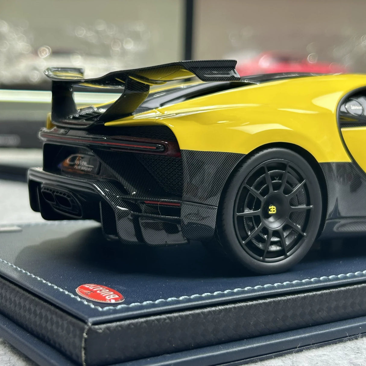 مجموعة MR Bugatti 2020 Chiron Pur Sport Yellow 1:18 – راتنج موديل قابل للجمع (MR Collection)