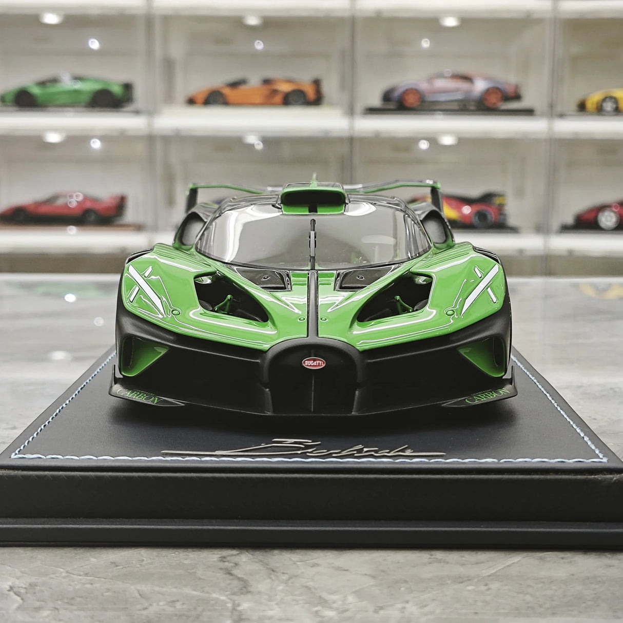 MR Collection Bugatti 2021 Bolide Green 1:18 – samlarobjekt resinmodellresin